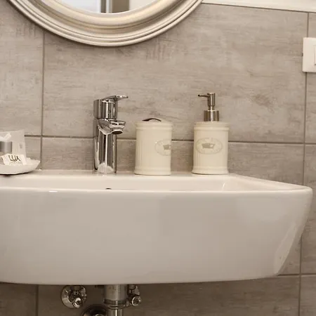 Alojamento de Acomodação e Pequeno-almoço Carducci 4*